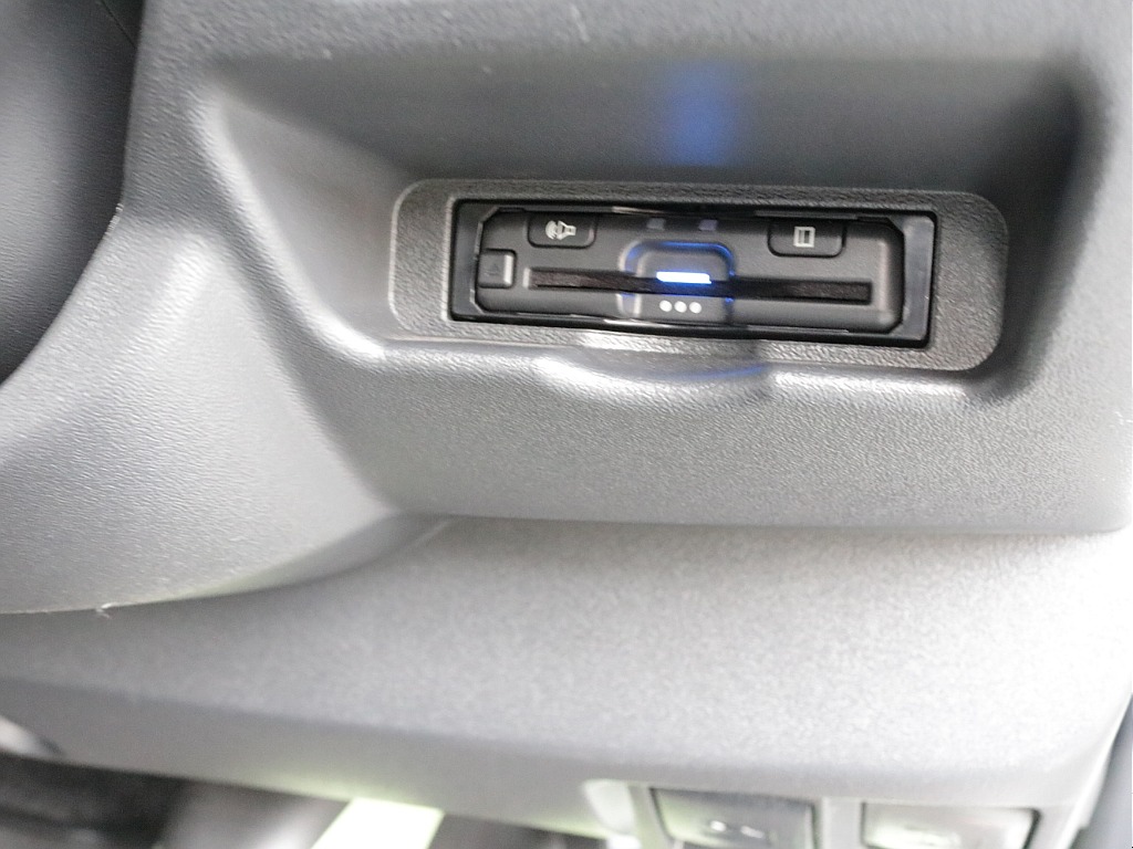 令和５年式ワゴンＧＬ２７００ガソリン４ＷＤシートアレンジＶｅｒ１施工済みＲＥクラシック丸目ライトフェイスチェンジ済み！パナソニック９インチナビパイオニア１３インチフリップダウンモニター装着済み！！