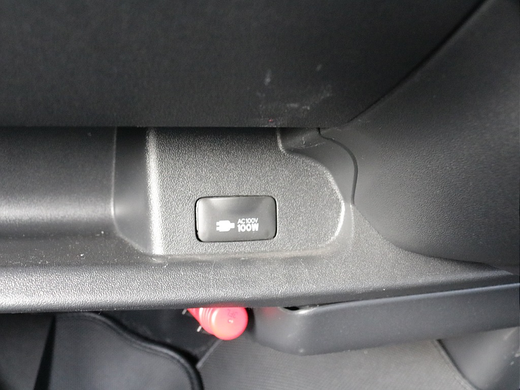 令和５年式ワゴンＧＬ２７００ガソリン４ＷＤシートアレンジＶｅｒ１施工済みＲＥクラシック丸目ライトフェイスチェンジ済み！パナソニック９インチナビパイオニア１３インチフリップダウンモニター装着済み！！