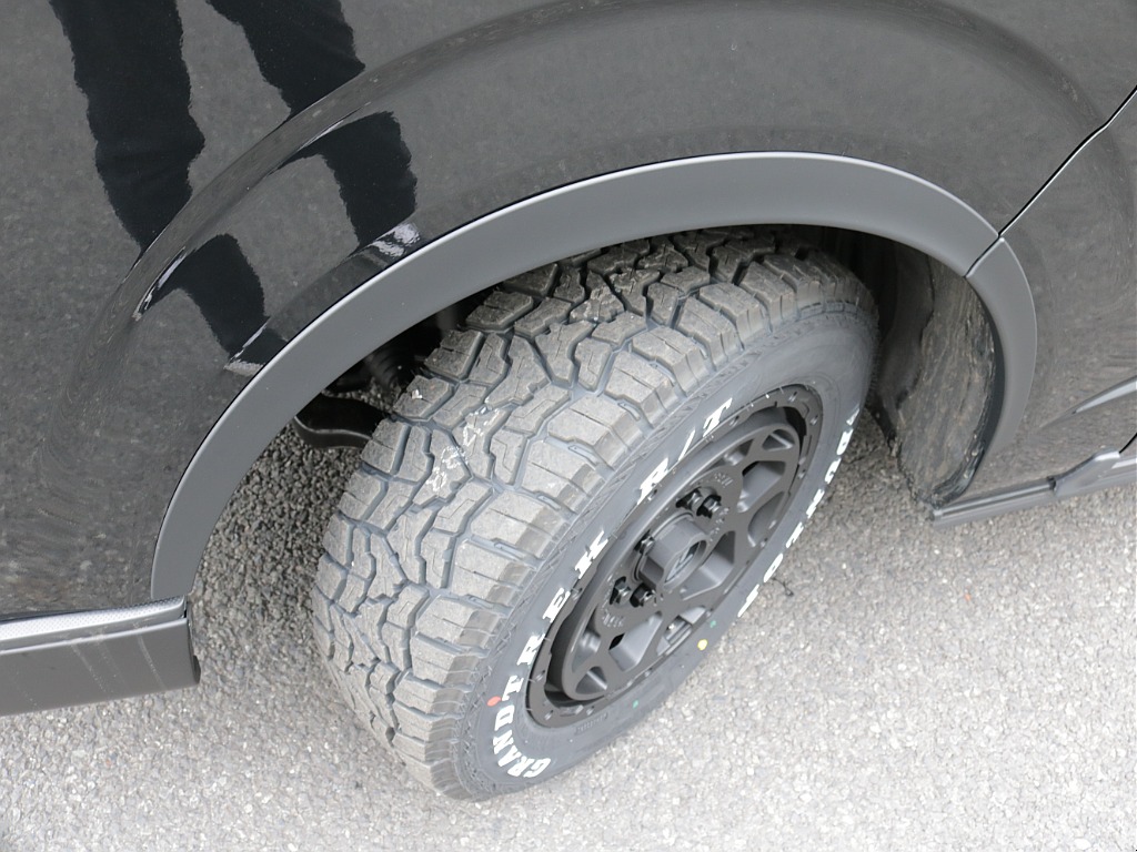 令和８年式ダークプライムⅡ２８００ディーゼル４WDブラックエディション完成！オリジナルフロントバンパーオリジナル１６インチアルミオリジナルオーバーフェンダーオリジナルＬＥＤテールＢＩＧ－Ｘ１１インチ