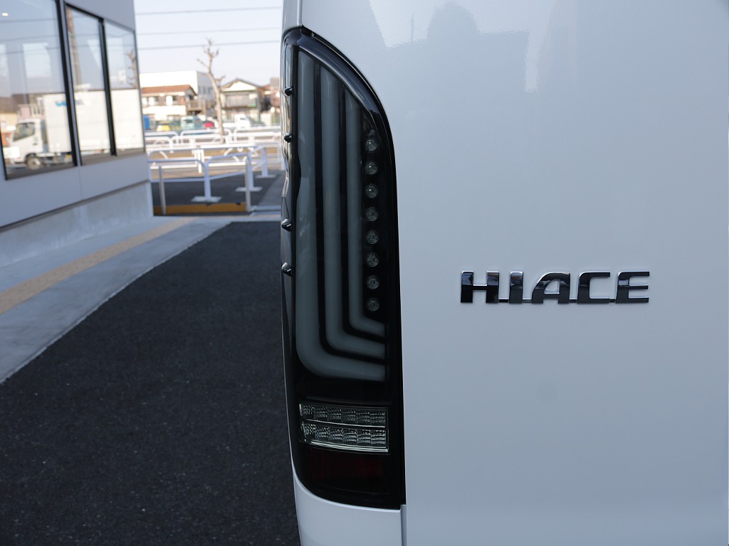 令和８年式ダークプライムⅡ２０００ガソリン２WDカスタム車両入庫！！オリジナルフロントスポイラーオリジナルオーバーフェンダーオリジナルＬＥＤテールオリジナル１７インチアルミアルパインＢＩＧ－Ｘナビ装備