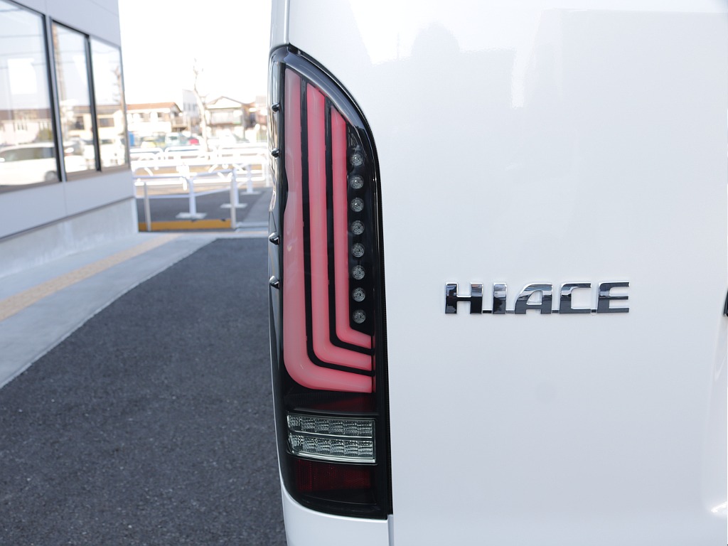 令和８年式ダークプライムⅡ２０００ガソリン２WDカスタム車両入庫！！オリジナルフロントスポイラーオリジナルオーバーフェンダーオリジナルＬＥＤテールオリジナル１７インチアルミアルパインＢＩＧ－Ｘナビ装備