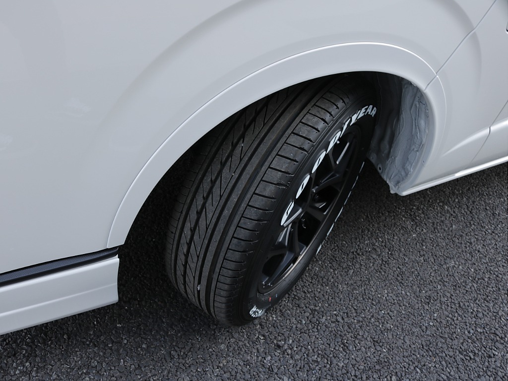 令和８年式ダークプライムⅡ２０００ガソリン２WDカスタム車両入庫！！オリジナルフロントスポイラーオリジナルオーバーフェンダーオリジナルＬＥＤテールオリジナル１７インチアルミアルパインＢＩＧ－Ｘナビ装備