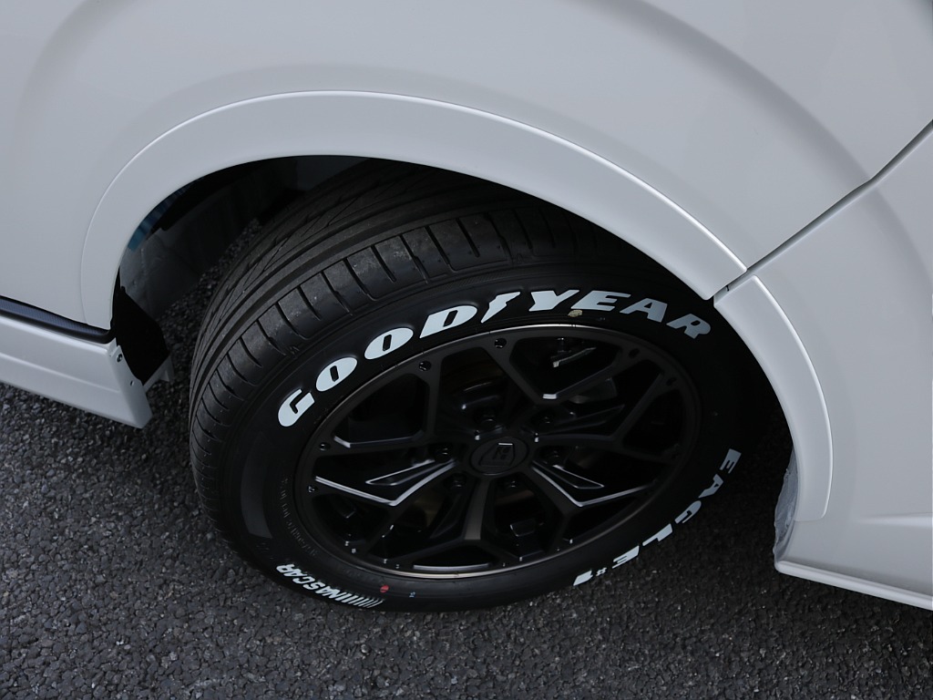 令和８年式ダークプライムⅡ２０００ガソリン２WDカスタム車両入庫！！オリジナルフロントスポイラーオリジナルオーバーフェンダーオリジナルＬＥＤテールオリジナル１７インチアルミアルパインＢＩＧ－Ｘナビ装備