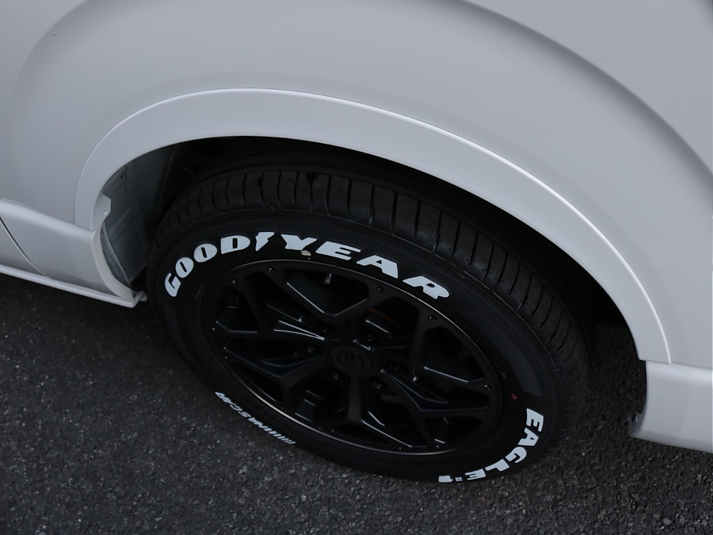 令和８年式ダークプライムⅡ２０００ガソリン２WDカスタム車両入庫！！オリジナルフロントスポイラーオリジナルオーバーフェンダーオリジナルＬＥＤテールオリジナル１７インチアルミアルパインＢＩＧ－Ｘナビ装備