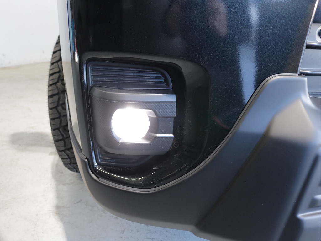 令和７年式ダークプライムⅡ２８００ディーゼルターボ４WDカスタム車両入庫！オリジナルフロントバンパーオリジナルオーバーフェンダーオリジナル１６インチアルミオリジナルＬＥＤテールＢＩＧ－Ｘ１１インチナビ