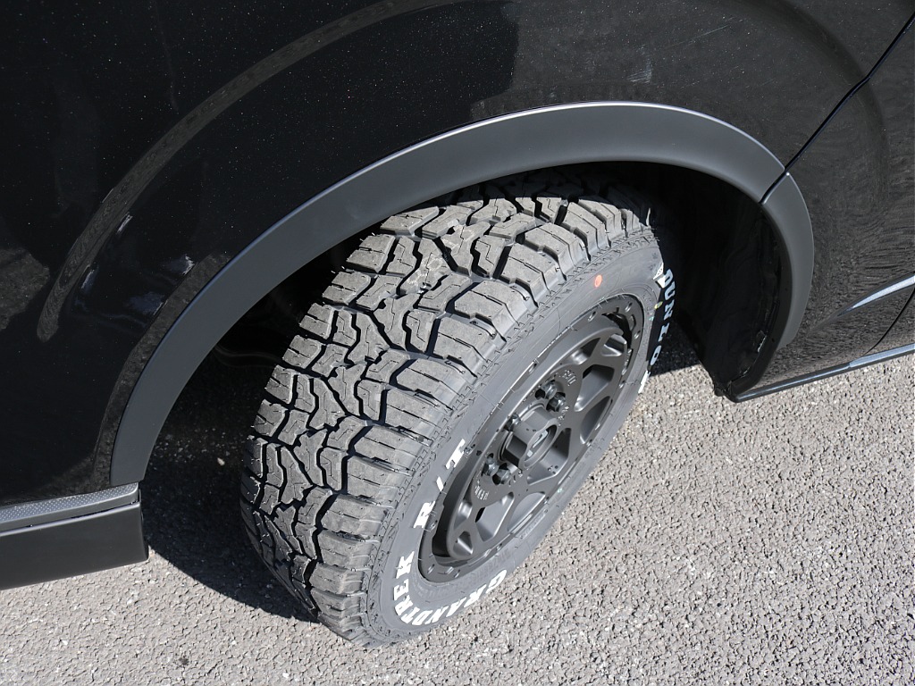 令和７年式ダークプライムⅡ２８００ディーゼルターボ４WDカスタム車両入庫！オリジナルフロントバンパーオリジナルオーバーフェンダーオリジナル１６インチアルミオリジナルＬＥＤテールＢＩＧ－Ｘ１１インチナビ