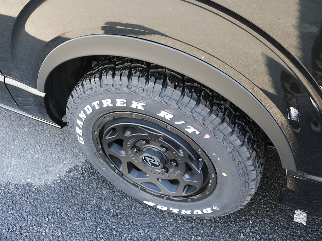 令和７年式ダークプライムⅡ２８００ディーゼルターボ４WDカスタム車両入庫！オリジナルフロントバンパーオリジナルオーバーフェンダーオリジナル１６インチアルミオリジナルＬＥＤテールＢＩＧ－Ｘ１１インチナビ