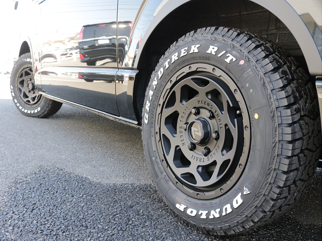 令和７年式ダークプライムⅡ２８００ディーゼルターボ４WDカスタム車両入庫！オリジナルフロントバンパーオリジナルオーバーフェンダーオリジナル１６インチアルミオリジナルＬＥＤテールＢＩＧ－Ｘ１１インチナビ