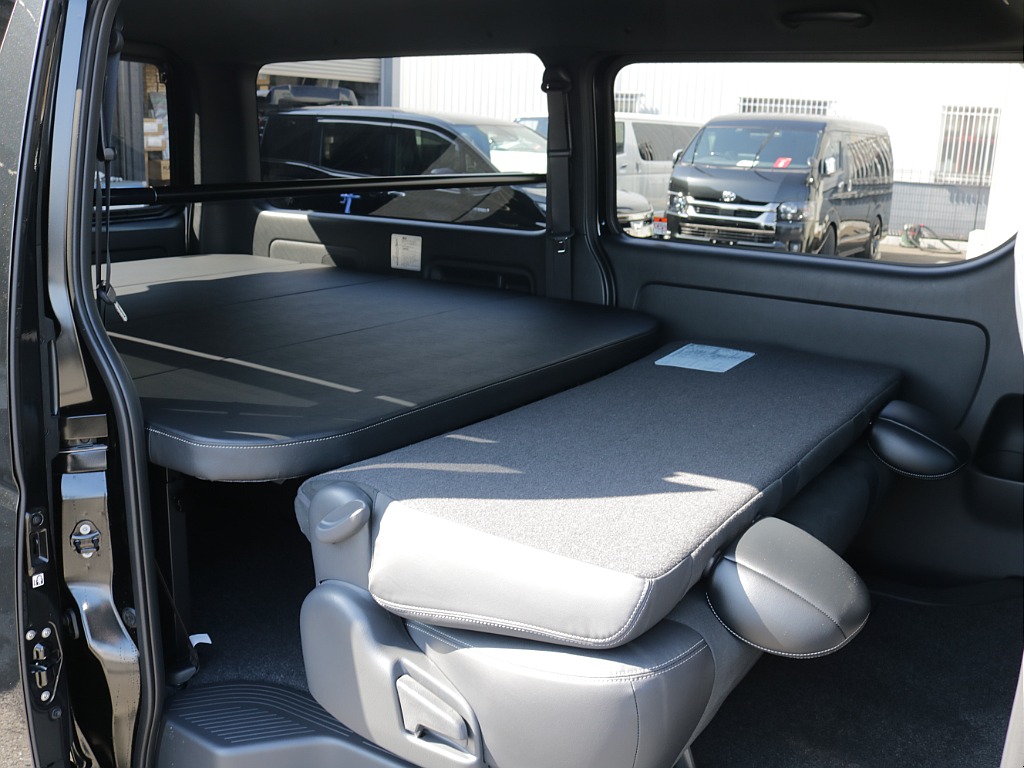 令和７年式ダークプライムⅡ２８００ディーゼルターボ４WDカスタム車両入庫！オリジナルフロントバンパーオリジナルオーバーフェンダーオリジナル１６インチアルミオリジナルＬＥＤテールＢＩＧ－Ｘ１１インチナビ