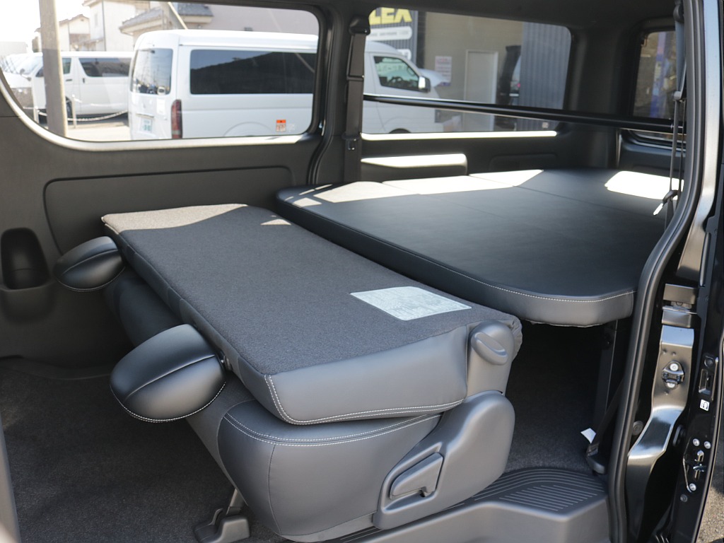 令和７年式ダークプライムⅡ２８００ディーゼルターボ４WDカスタム車両入庫！オリジナルフロントバンパーオリジナルオーバーフェンダーオリジナル１６インチアルミオリジナルＬＥＤテールＢＩＧ－Ｘ１１インチナビ