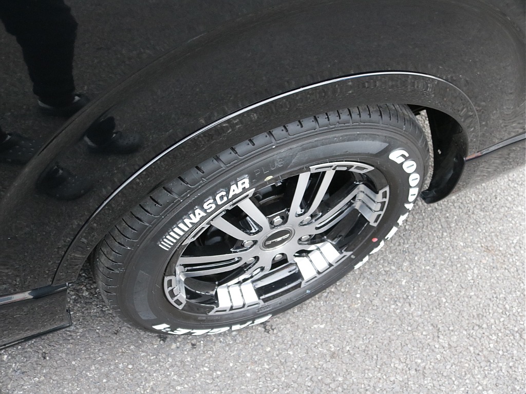 買取直販！２７年式ワゴンＧＬファミリーに好評のＶｅｒ１シートアレンジ施工車両入庫！！オリジナルスポイラー２インチローダウン済みオリジナルオーバーフェンダーオリジナルテールライト新品パーツ多数装備！！