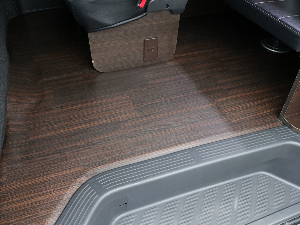 買取直販！２７年式ワゴンＧＬファミリーに好評のＶｅｒ１シートアレンジ施工車両入庫！！オリジナルスポイラー２インチローダウン済みオリジナルオーバーフェンダーオリジナルテールライト新品パーツ多数装備！！