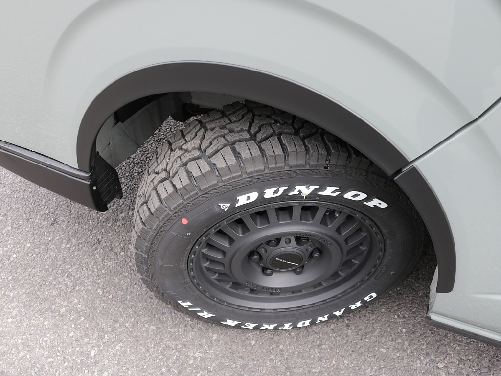 令和７年式アースカラーパッケージ２８００ディーゼル４ＷＤブラックエディション完成！！オリジナルフロントバンパーオリジナルオーバーフェンダーオリジナル１６インチアルミＢＩＧ－Ｘ１１インチナビＥＴＣ２．０