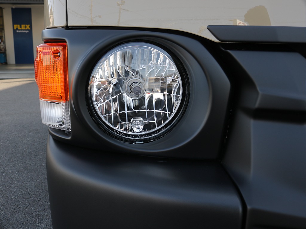 令和８年式アースカラーパッケージ２７００ガソリン４WDオリジナルＲＥクラシック丸目ライトフェイスチェンジ済み！オリジナルフロントバンパーオリジナル１６インチアルミオリジナルベットＫＩＴ装着済み！！