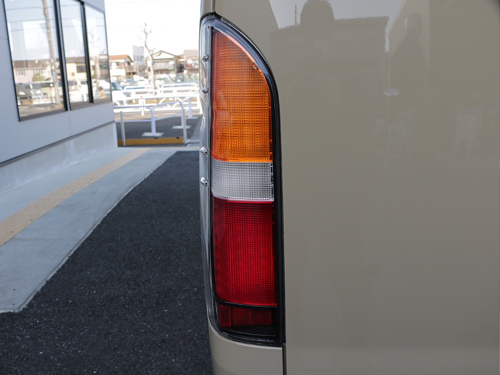 令和８年式アースカラーパッケージ２７００ガソリン４WDオリジナルＲＥクラシック丸目ライトフェイスチェンジ済み！オリジナルフロントバンパーオリジナル１６インチアルミオリジナルベットＫＩＴ装着済み！！