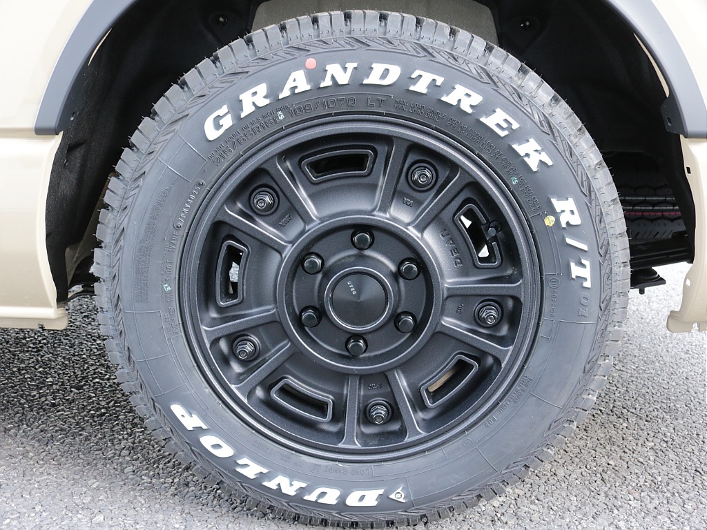 令和８年式アースカラーパッケージ２７００ガソリン４WDオリジナルＲＥクラシック丸目ライトフェイスチェンジ済み！オリジナルフロントバンパーオリジナル１６インチアルミオリジナルベットＫＩＴ装着済み！！