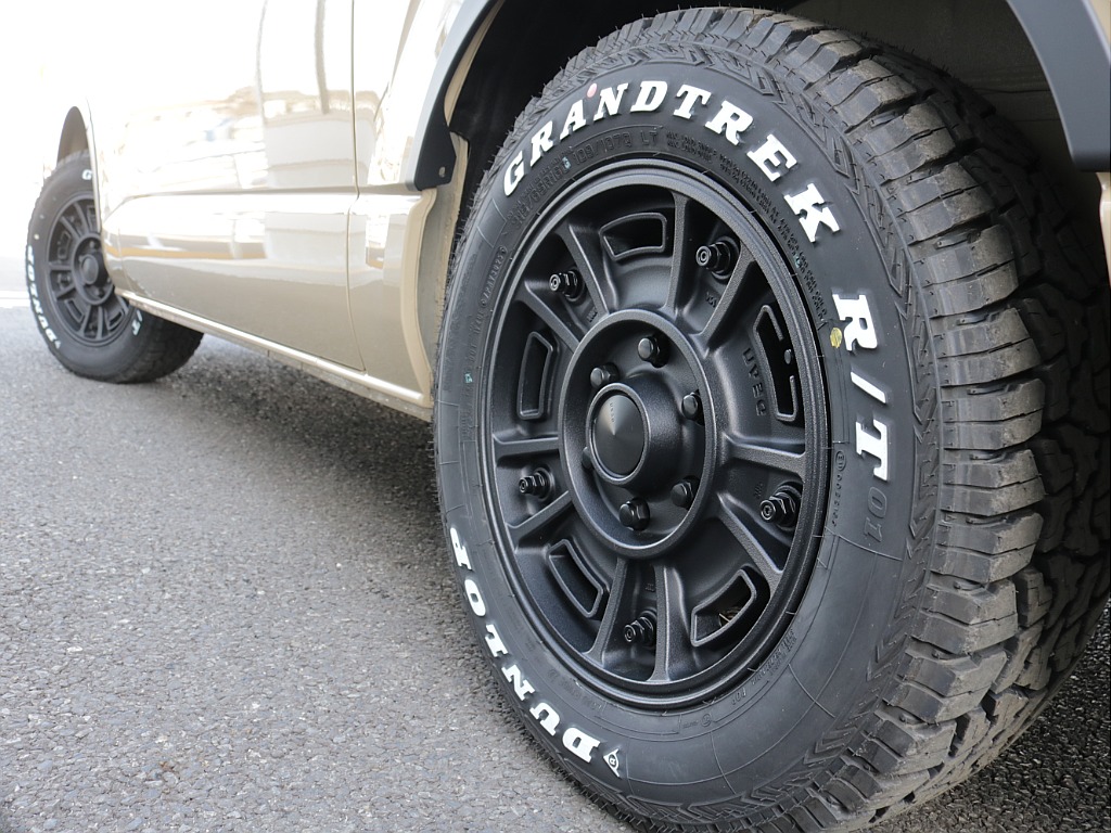 令和８年式アースカラーパッケージ２７００ガソリン４WDオリジナルＲＥクラシック丸目ライトフェイスチェンジ済み！オリジナルフロントバンパーオリジナル１６インチアルミオリジナルベットＫＩＴ装着済み！！