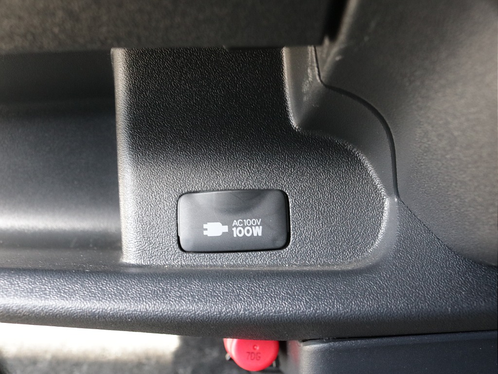 ハイエース西東京店に展示中です！！