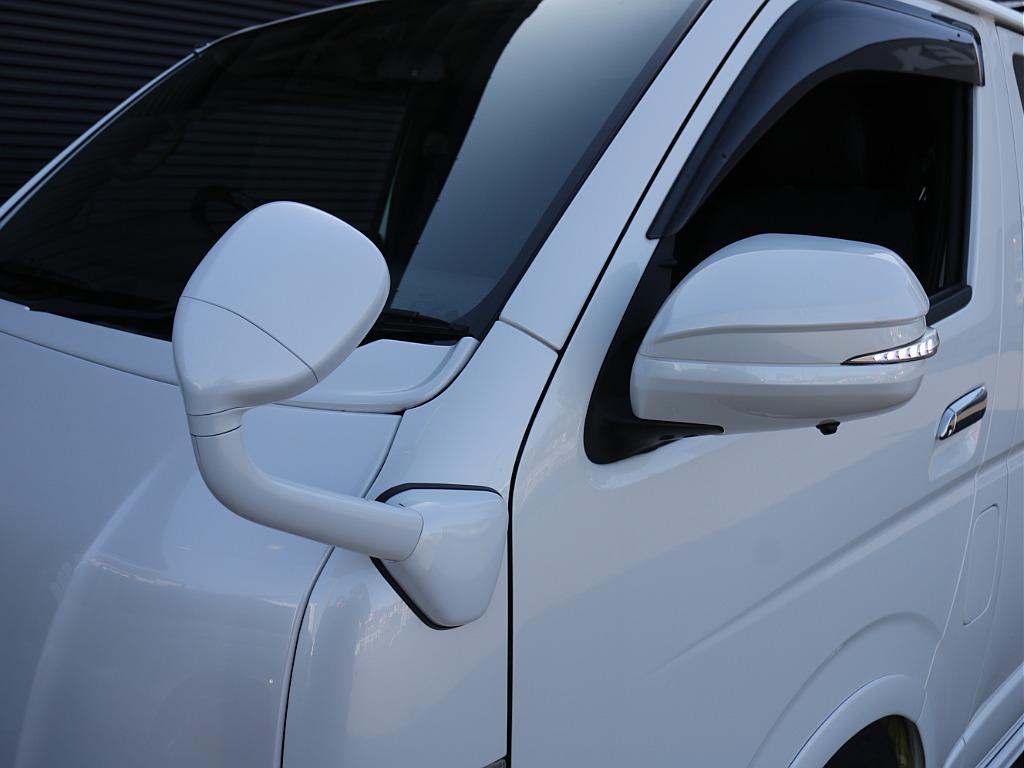 ガッツミラーボディ同色、アヴェストドアミラーウインカー装備済み！！