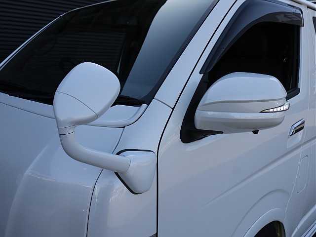 ガッツミラーボディ同色、アヴェストドアミラーウインカー装備済み！！