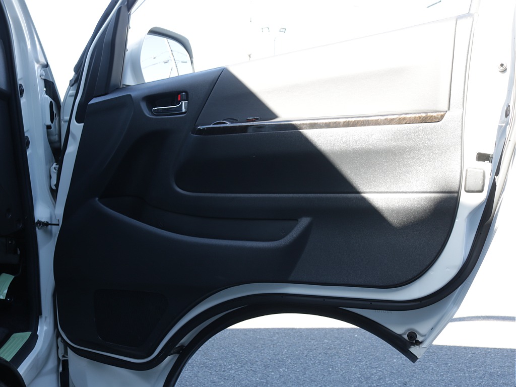 H２９年式ダークプライムカスタム車両入庫！新作１８インチアルミ装備！アルパインBIG-X９インチ、１２．８フリップダウン装備！！