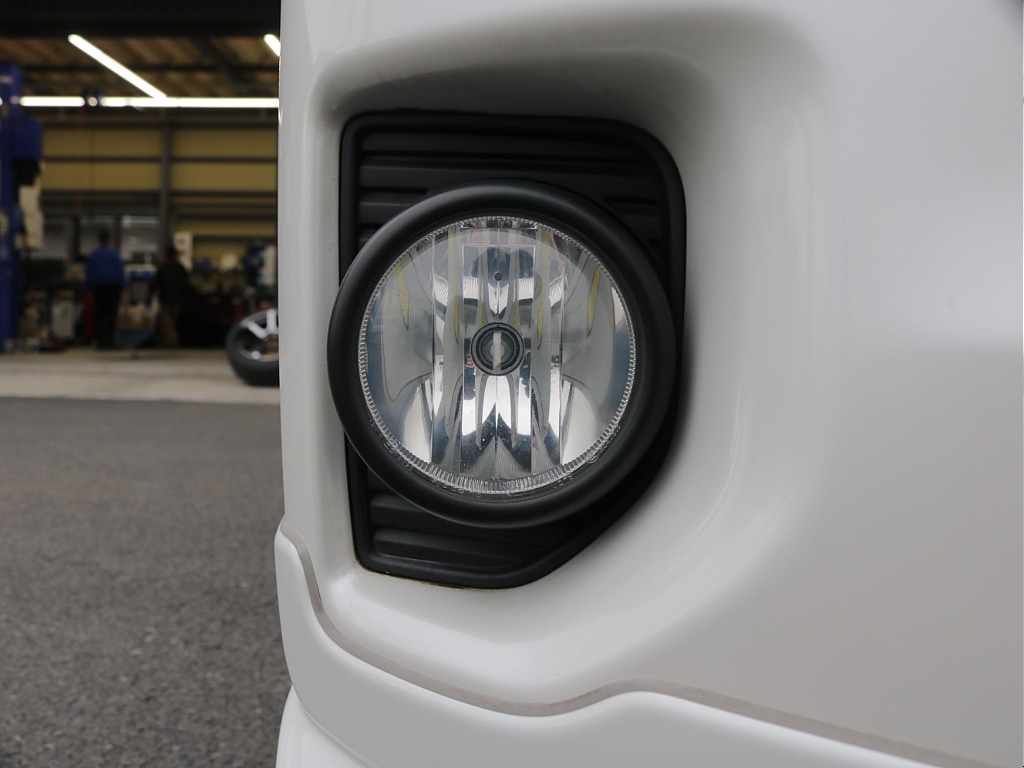 平成２８年式ワイドＶダークプライム２７００ガソリン４ＷＤカスタム車両入庫！新品オリジナル１７インチアルミ！ＭＲＴ床張り施工済み！