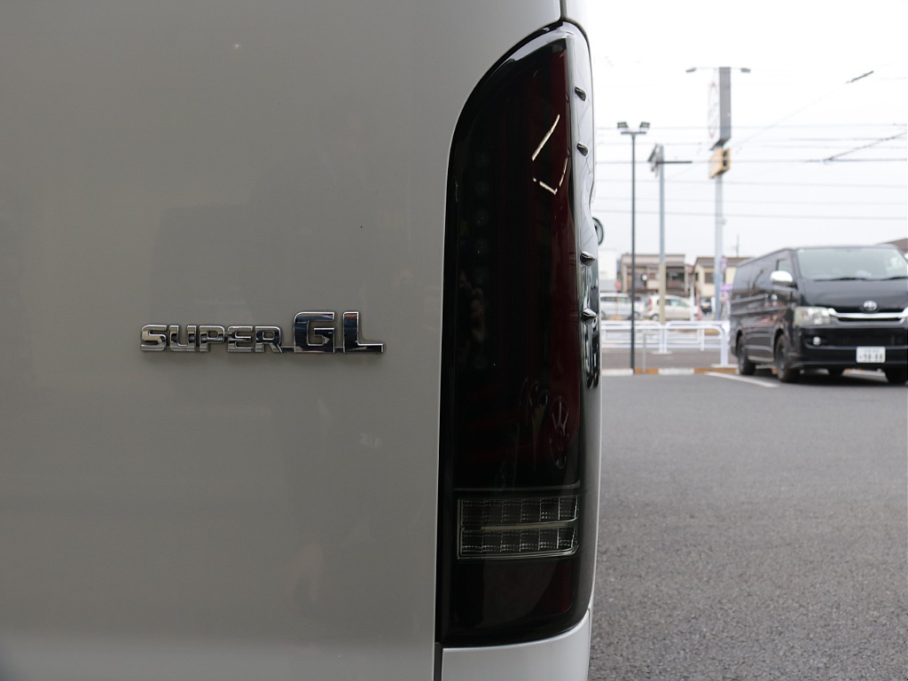 平成２８年式ワイドＶダークプライム２７００ガソリン４ＷＤカスタム車両入庫！新品オリジナル１７インチアルミ！ＭＲＴ床張り施工済み！