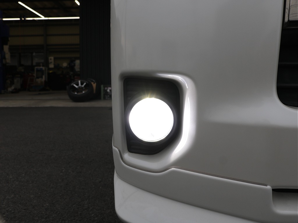 平成２８年式ワイドＶダークプライム２７００ガソリン４ＷＤカスタム車両入庫！新品オリジナル１７インチアルミ！ＭＲＴ床張り施工済み！