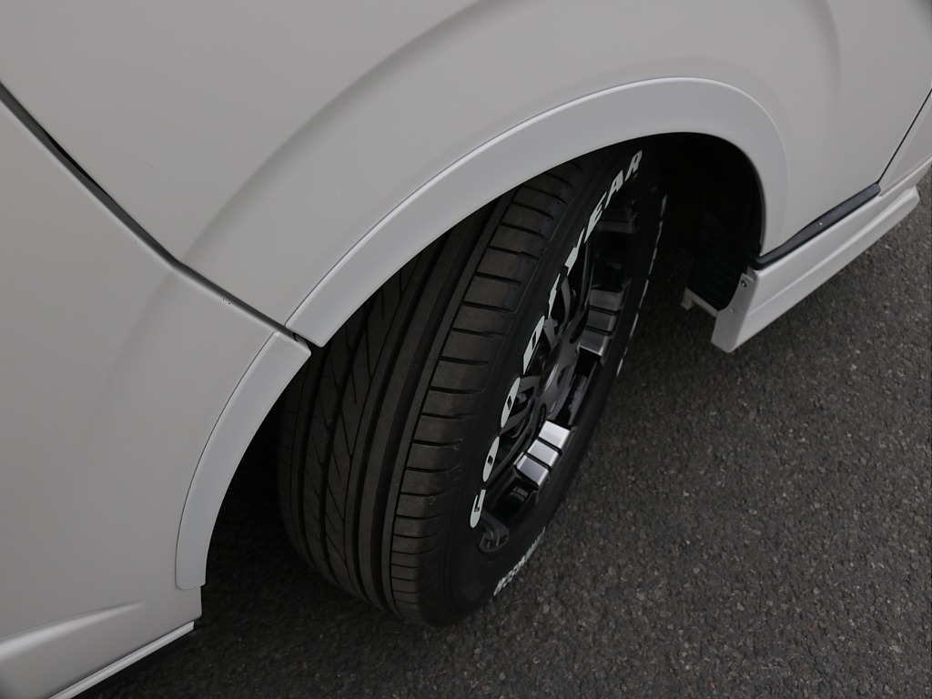 平成２８年式ワイドＶダークプライム２７００ガソリン４ＷＤカスタム車両入庫！新品オリジナル１７インチアルミ！ＭＲＴ床張り施工済み！