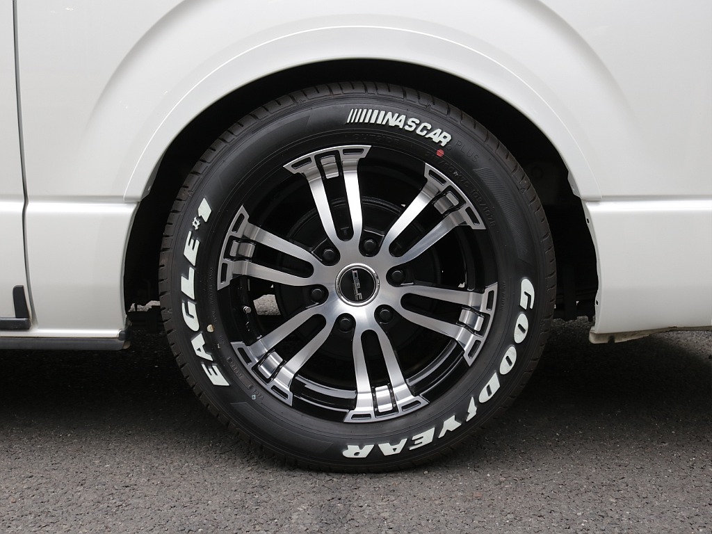 平成２８年式ワイドＶダークプライム２７００ガソリン４ＷＤカスタム車両入庫！新品オリジナル１７インチアルミ！ＭＲＴ床張り施工済み！