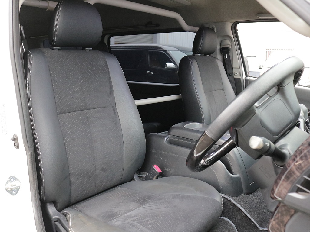 平成２８年式ワイドＶダークプライム２７００ガソリン４ＷＤカスタム車両入庫！新品オリジナル１７インチアルミ！ＭＲＴ床張り施工済み！