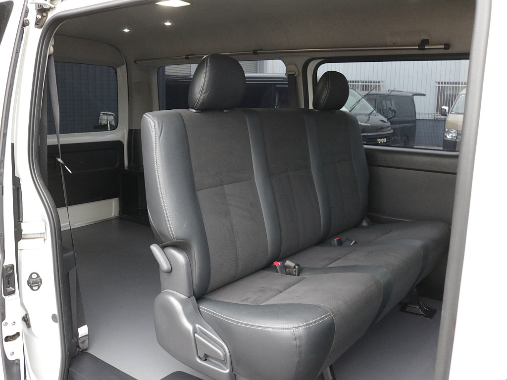 平成２８年式ワイドＶダークプライム２７００ガソリン４ＷＤカスタム車両入庫！新品オリジナル１７インチアルミ！ＭＲＴ床張り施工済み！