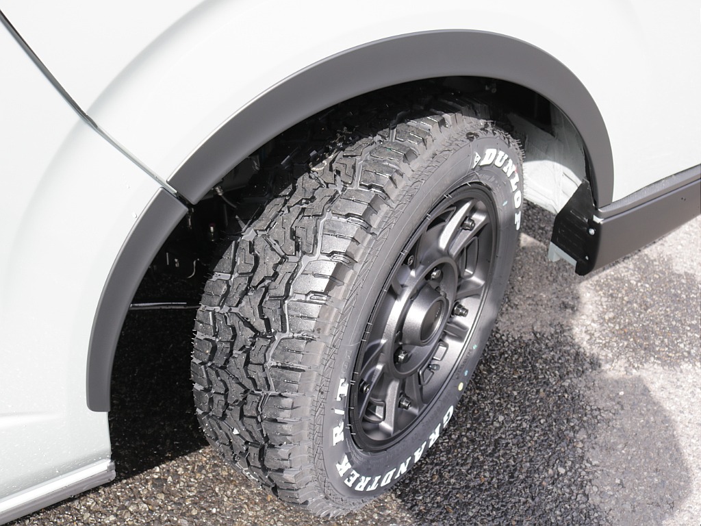 令和８年式アースカラーパッケージ２８００ディーゼル４ＷＤ！丸目ライトフェイス施工！ＢＩＧ－Ｘ１１インチＳＤナビ装備！新品パーツ多数装備！！