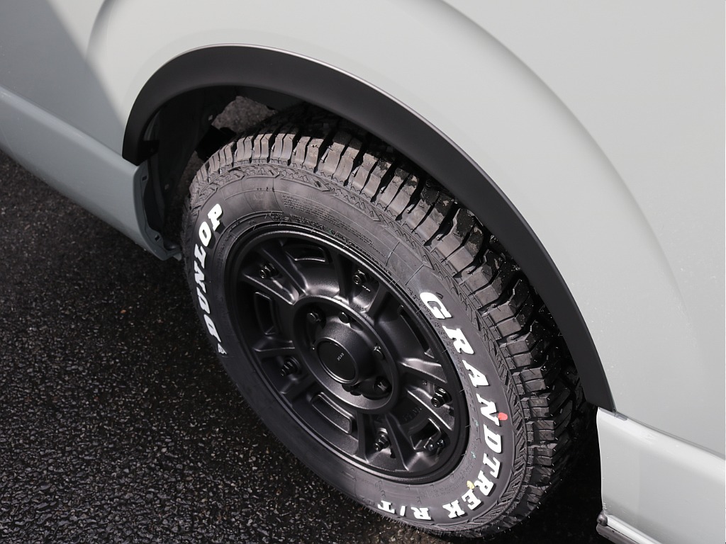 令和８年式アースカラーパッケージ２８００ディーゼル４ＷＤ！丸目ライトフェイス施工！ＢＩＧ－Ｘ１１インチＳＤナビ装備！新品パーツ多数装備！！