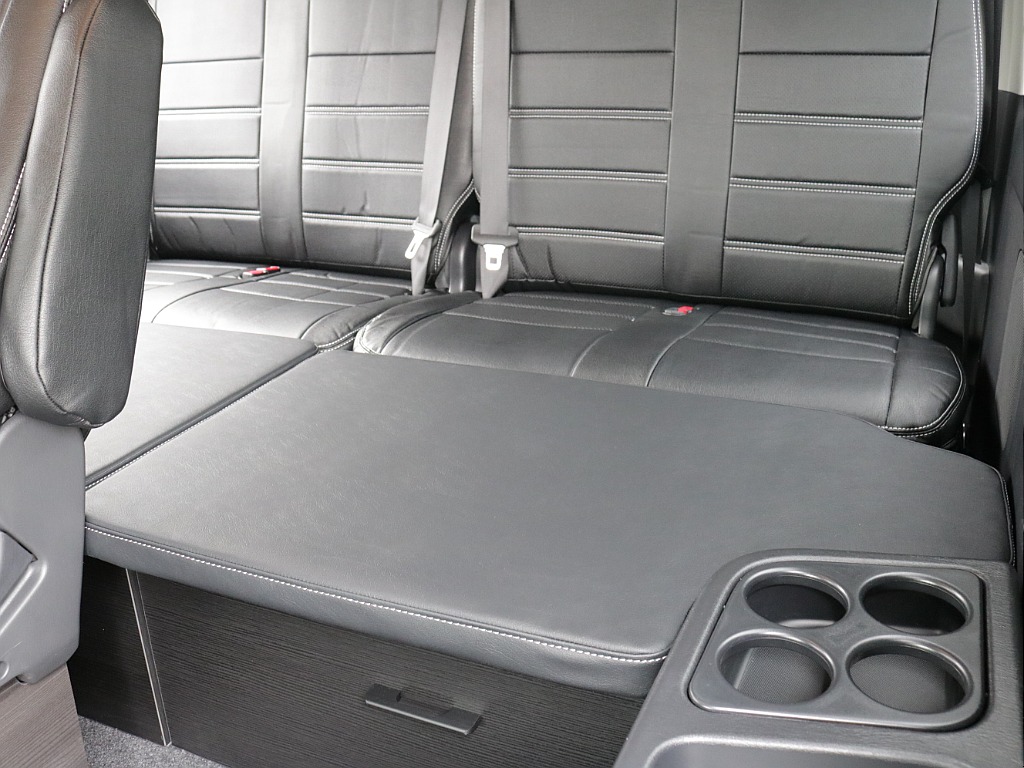 ハイエース西東京店に展示中です！！