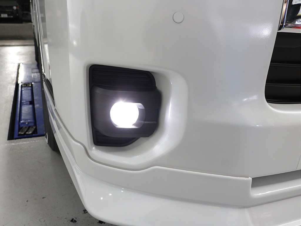 新車９型モデルワゴンＧＬ２７００ガソリン４ＷＤカスタム車両入庫！！新品オリジナルフロントスポイラー新品オーバーフェンダー新品１７インチアルミ新品ナスカー１７インチタイヤオリジナルベットＫＩＴ装備！！