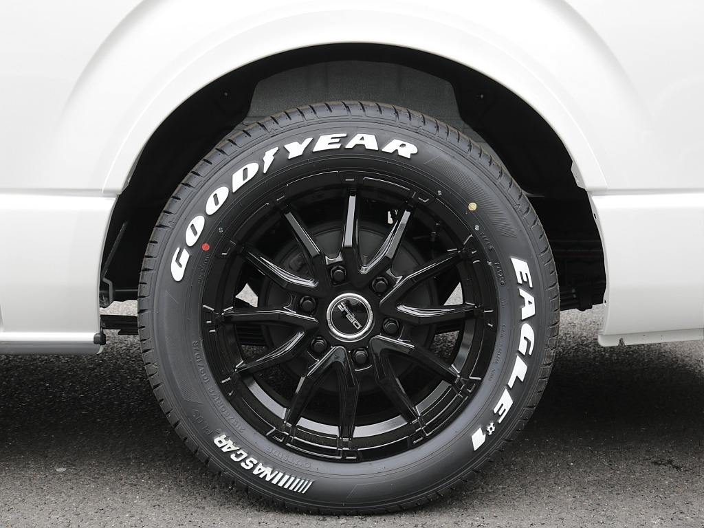 新車９型モデルワゴンＧＬ２７００ガソリン４ＷＤカスタム車両入庫！！新品オリジナルフロントスポイラー新品オーバーフェンダー新品１７インチアルミ新品ナスカー１７インチタイヤオリジナルベットＫＩＴ装備！！