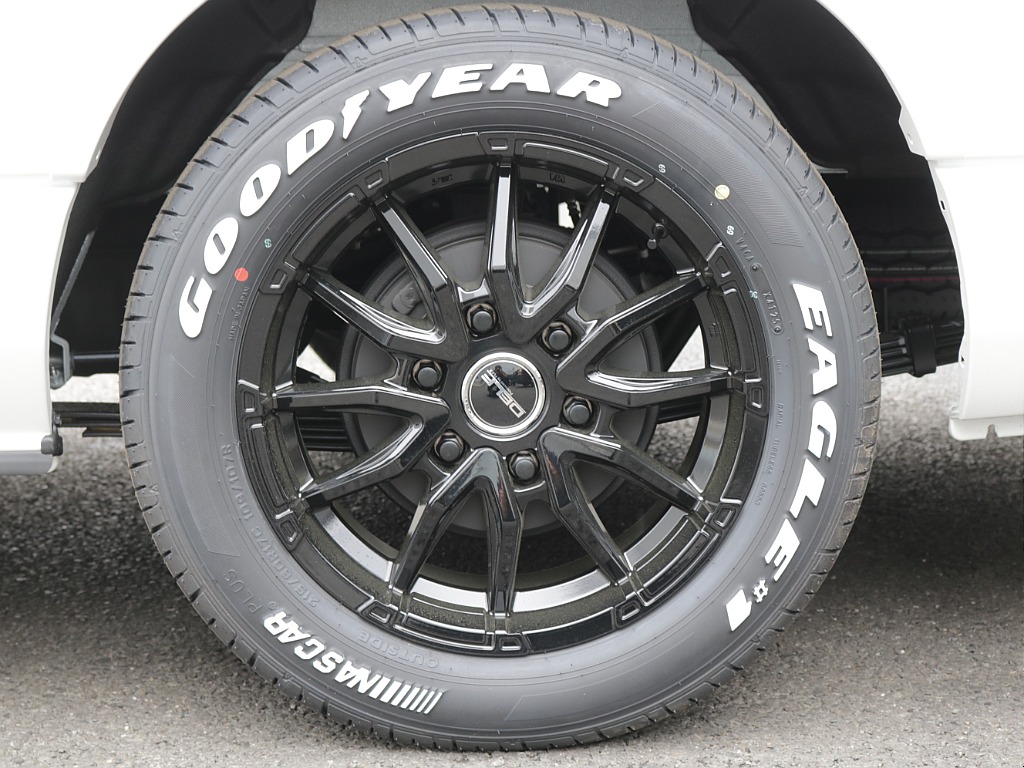 新車９型モデルワゴンＧＬ２７００ガソリン４ＷＤカスタム車両入庫！！新品オリジナルフロントスポイラー新品オーバーフェンダー新品１７インチアルミ新品ナスカー１７インチタイヤオリジナルベットＫＩＴ装備！！