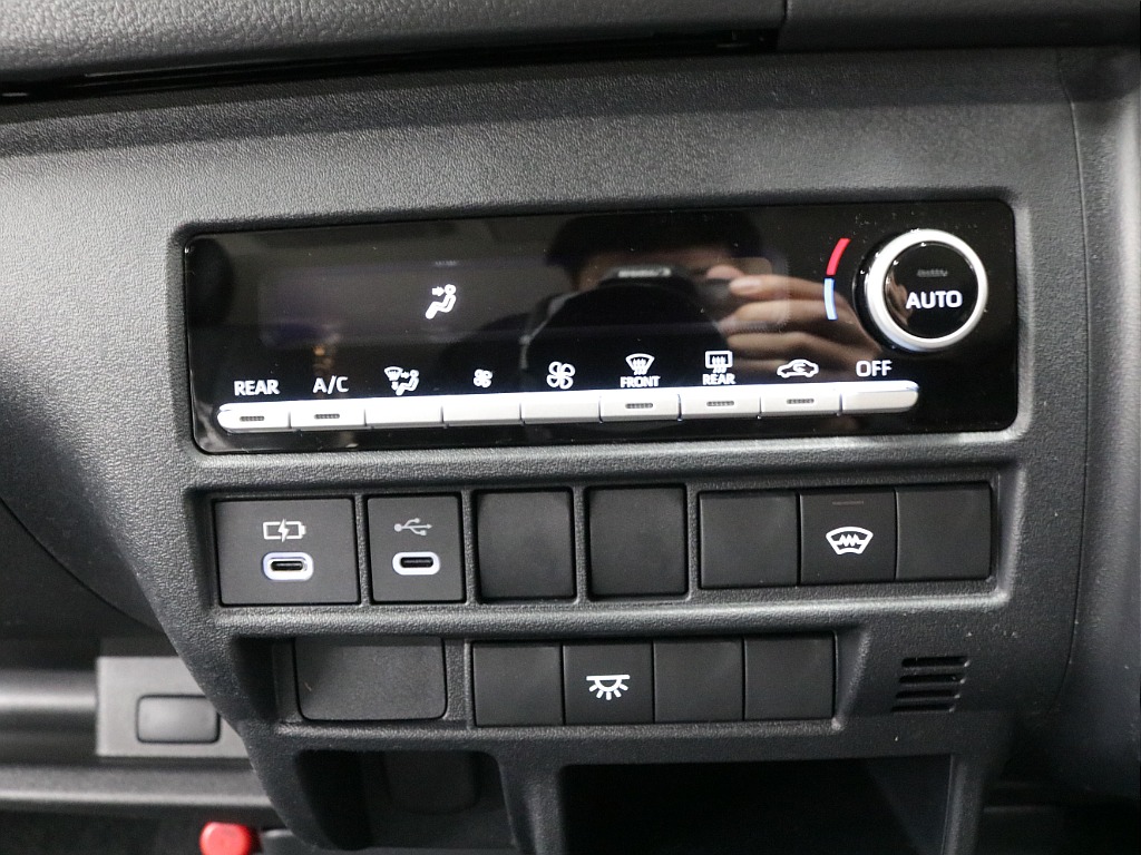 新車９型モデルワゴンＧＬ２７００ガソリン４ＷＤカスタム車両入庫！！新品オリジナルフロントスポイラー新品オーバーフェンダー新品１７インチアルミ新品ナスカー１７インチタイヤオリジナルベットＫＩＴ装備！！