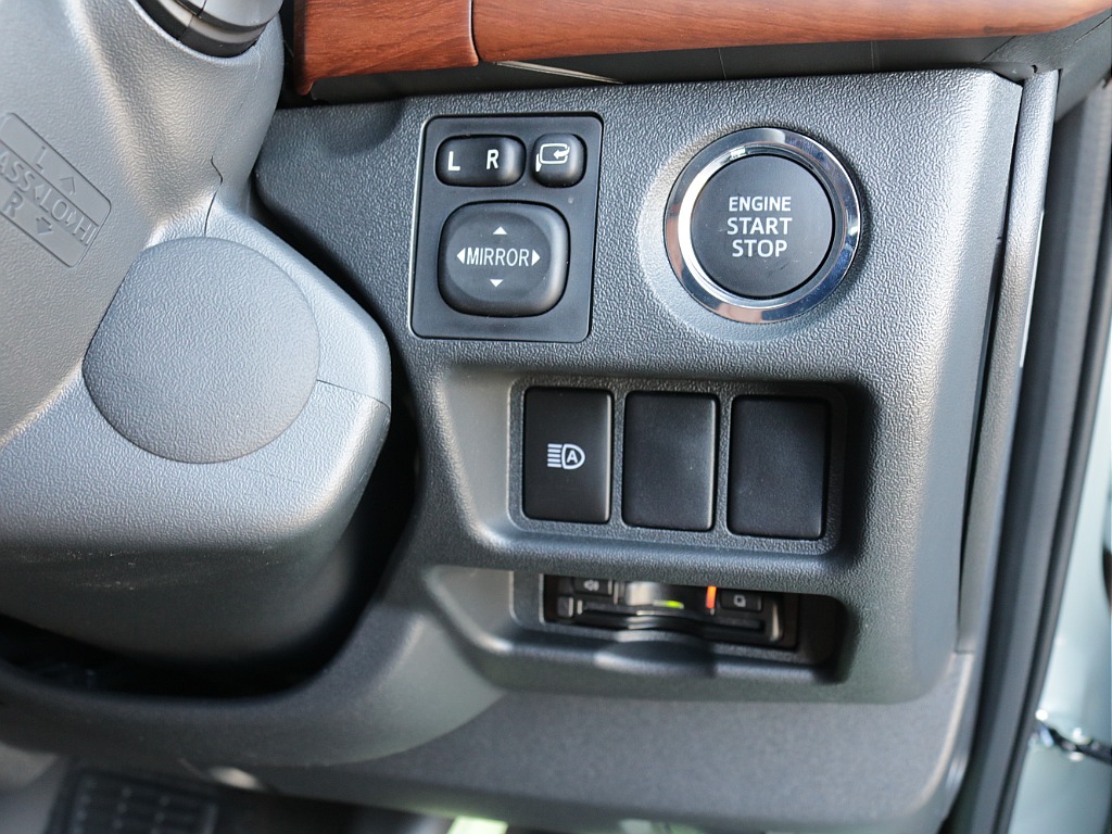 令和８年式アースカラーパッケージ２７００ガソリン４ＷＤ！ＲＥクラシック丸目ライト施工！ＢＩＧ－Ｘ１１インチＳＤナビ装備！新品パーツ多数装備！