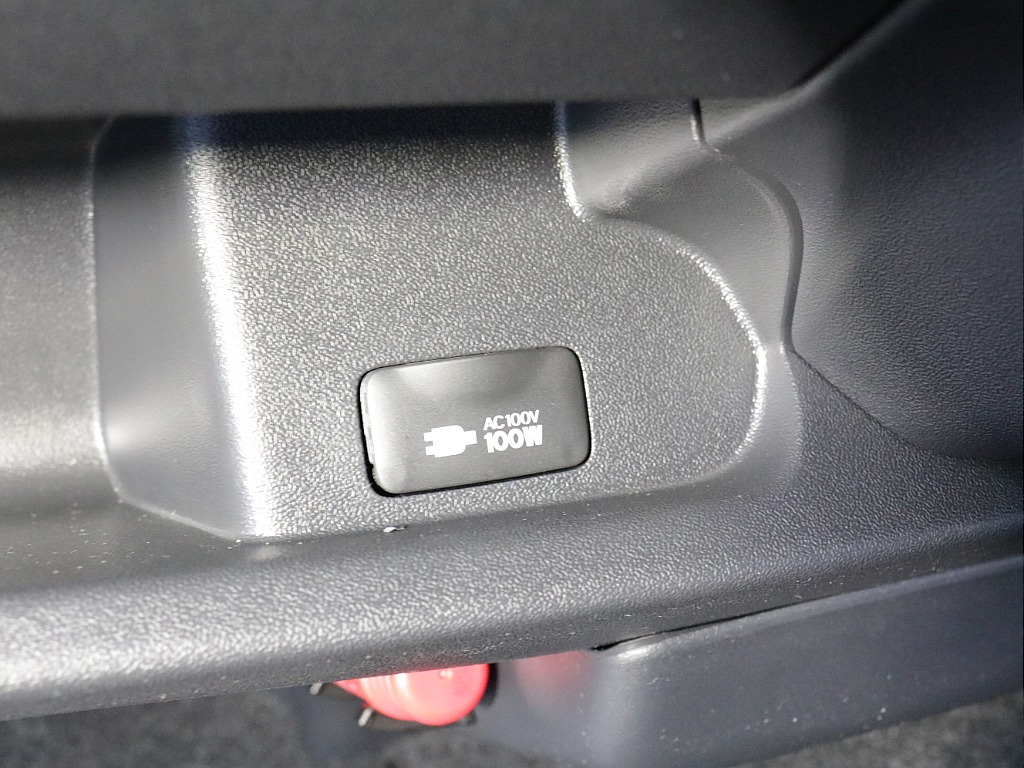 令和７年式ハイエースＶダークプライムＳ２８００ディーゼルターボカスタム車両入庫！！新品オリジナルフロントバンパー新品オリジナル１６インチアルミ新品オリジナルＬＥＤテール新品アルパインＢＩＧーＸナビ装備