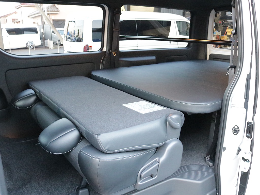 令和７年式ハイエースＶダークプライムＳ２８００ディーゼルターボカスタム車両入庫！！新品オリジナルフロントバンパー新品オリジナル１６インチアルミ新品オリジナルＬＥＤテール新品アルパインＢＩＧーＸナビ装備