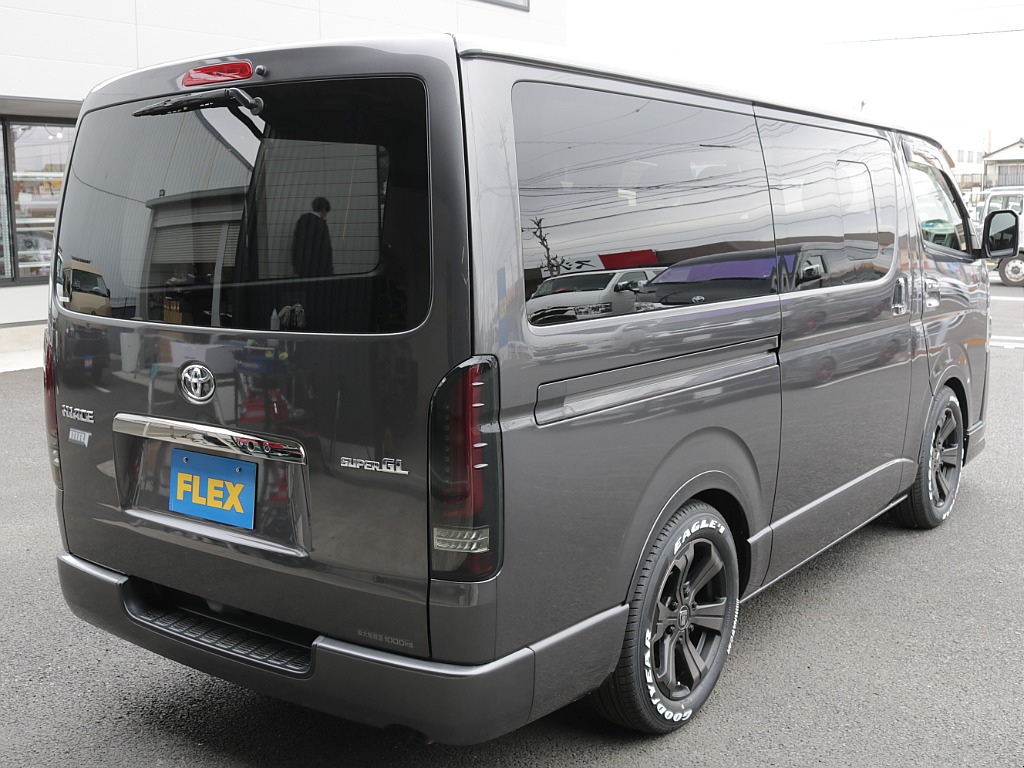 令和３年式ダークプライムⅡ２０００ガソリン２WD入庫！オリジナル１７インチアルミ1.5インチローダウン済み！新品オリジナルパーツ多数装備済み！！