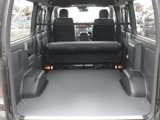 トヨタＭＲＴ床張り施工済み！！