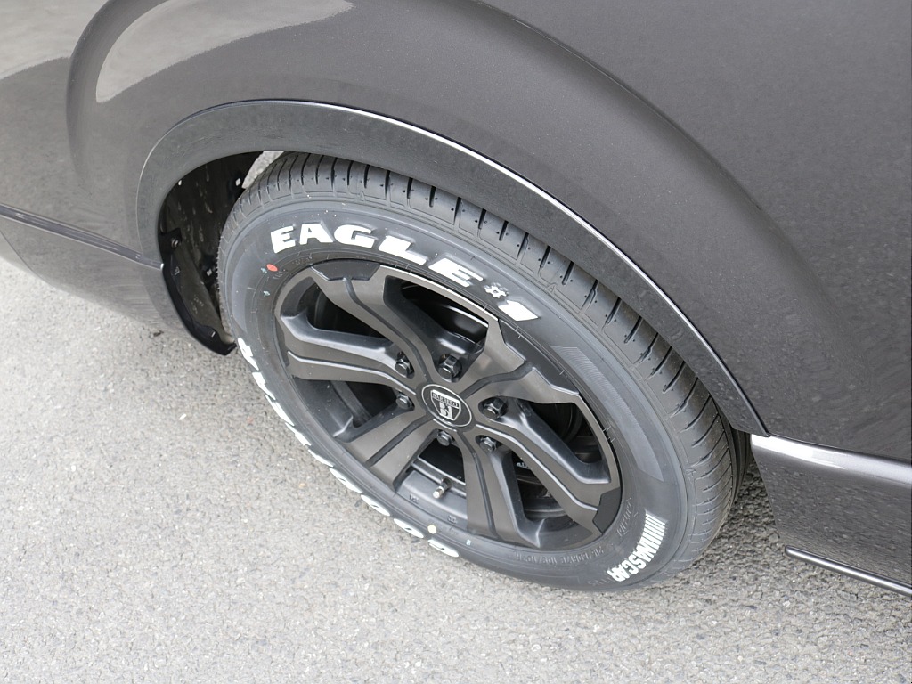 令和３年式ダークプライムⅡ２０００ガソリン２WD入庫！オリジナル１７インチアルミ1.5インチローダウン済み！新品オリジナルパーツ多数装備済み！！