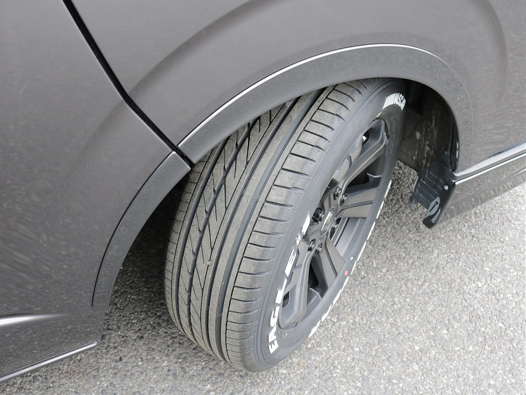 令和３年式ダークプライムⅡ２０００ガソリン２WD入庫！オリジナル１７インチアルミ1.5インチローダウン済み！新品オリジナルパーツ多数装備済み！！