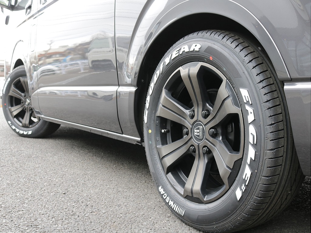 令和３年式ダークプライムⅡ２０００ガソリン２WD入庫！オリジナル１７インチアルミ1.5インチローダウン済み！新品オリジナルパーツ多数装備済み！！