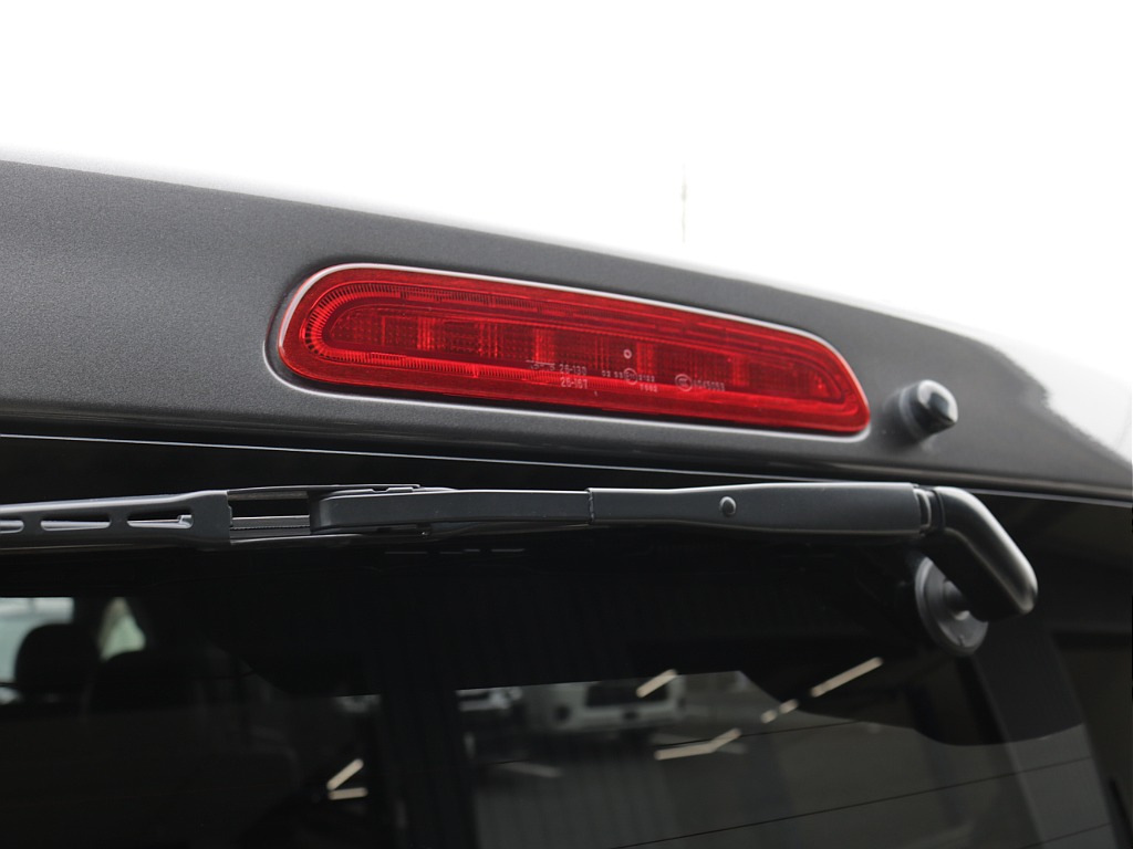 令和３年式ダークプライムⅡ２０００ガソリン２WD入庫！オリジナル１７インチアルミ1.5インチローダウン済み！新品オリジナルパーツ多数装備済み！！