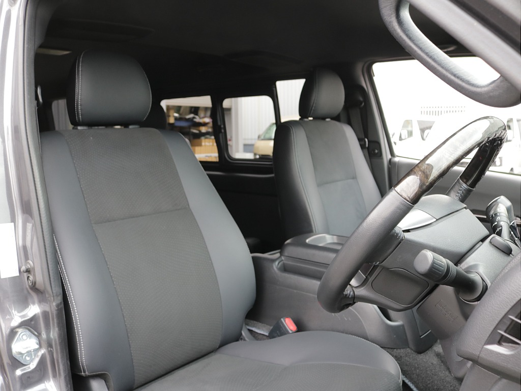 令和３年式ダークプライムⅡ２０００ガソリン２WD入庫！オリジナル１７インチアルミ1.5インチローダウン済み！新品オリジナルパーツ多数装備済み！！