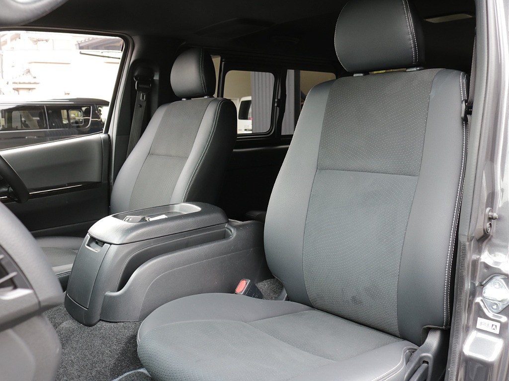 令和３年式ダークプライムⅡ２０００ガソリン２WD入庫！オリジナル１７インチアルミ1.5インチローダウン済み！新品オリジナルパーツ多数装備済み！！